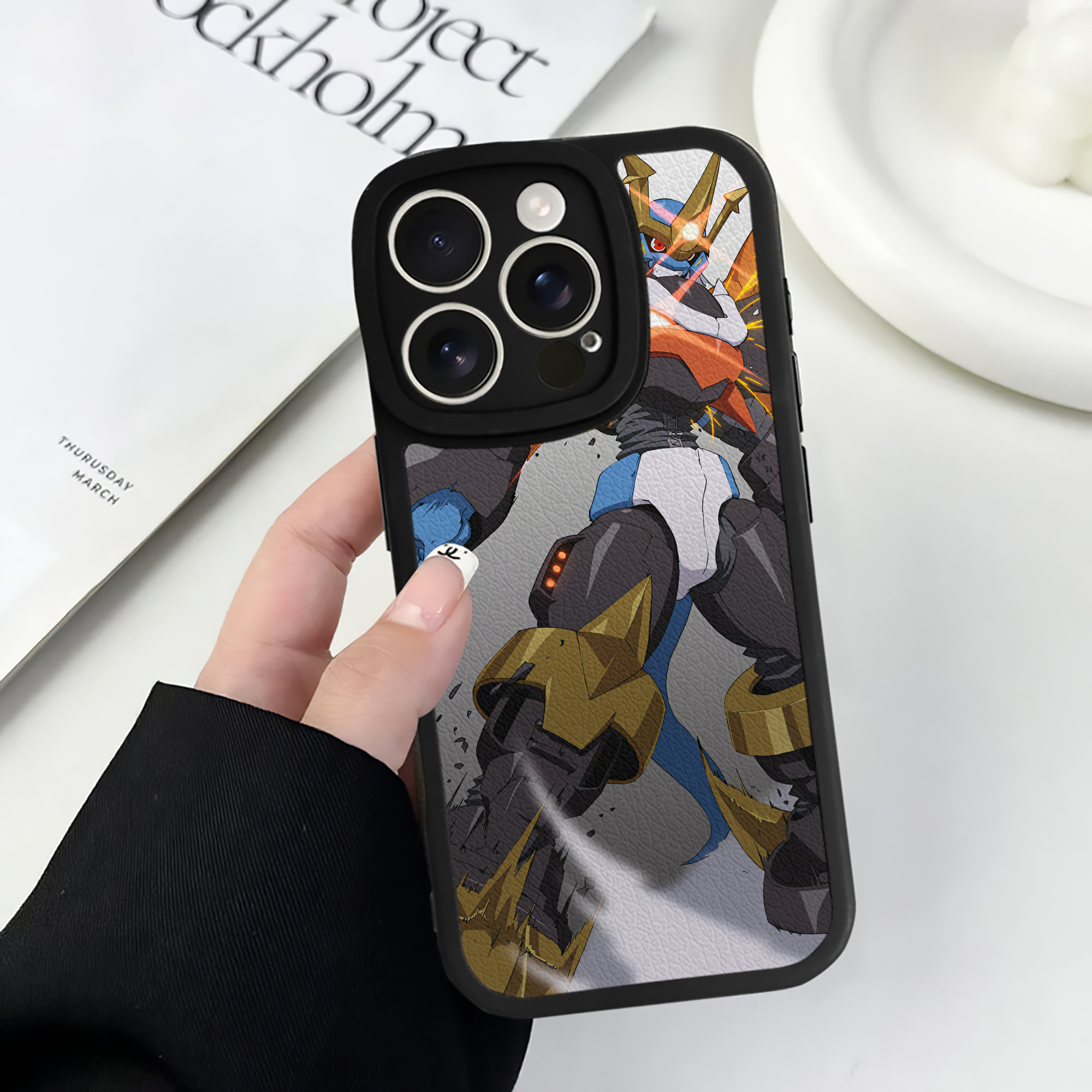 （画像用） Digimon デジタルモンスター/デジモン 【iPhone 16シリーズ対応】シリコンスマホケース（レザー調） 材質：シリコン